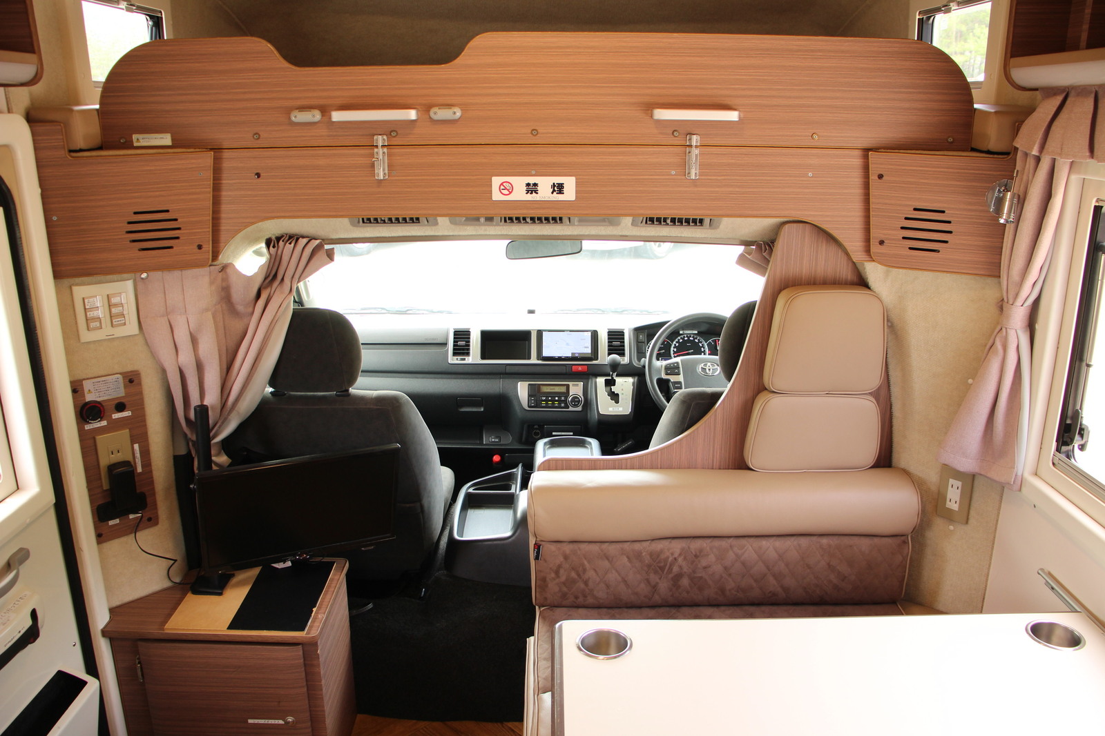 キャンピングカーキャブコン