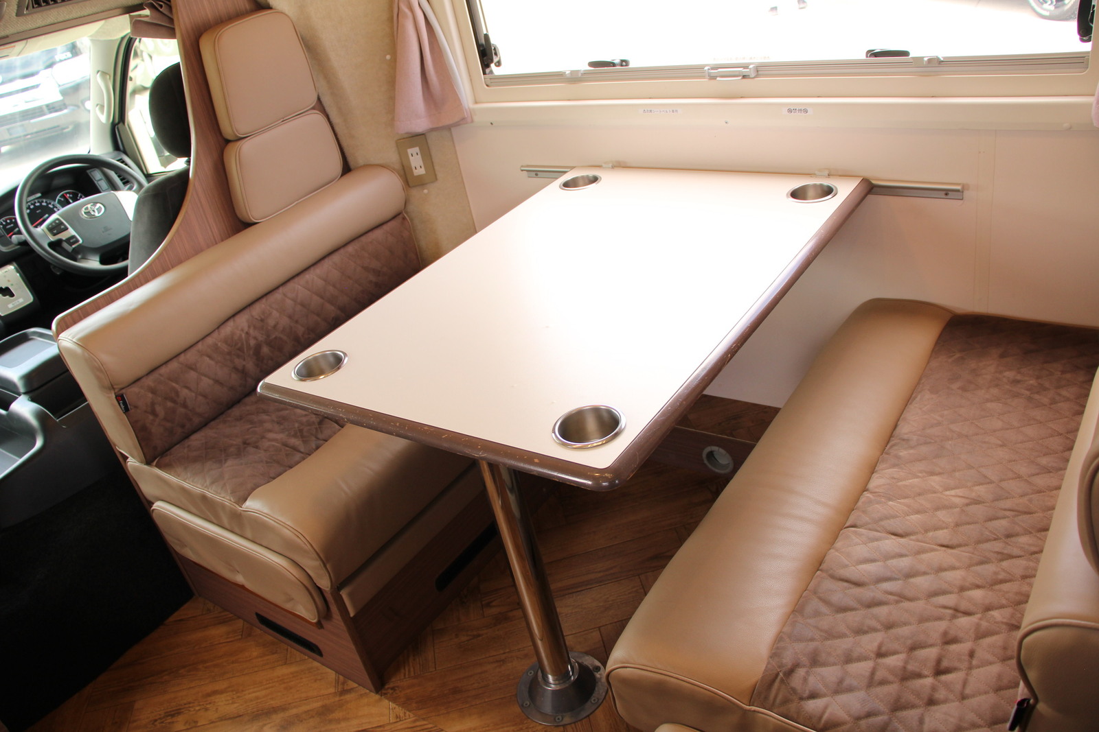 キャンピングカーキャブコン