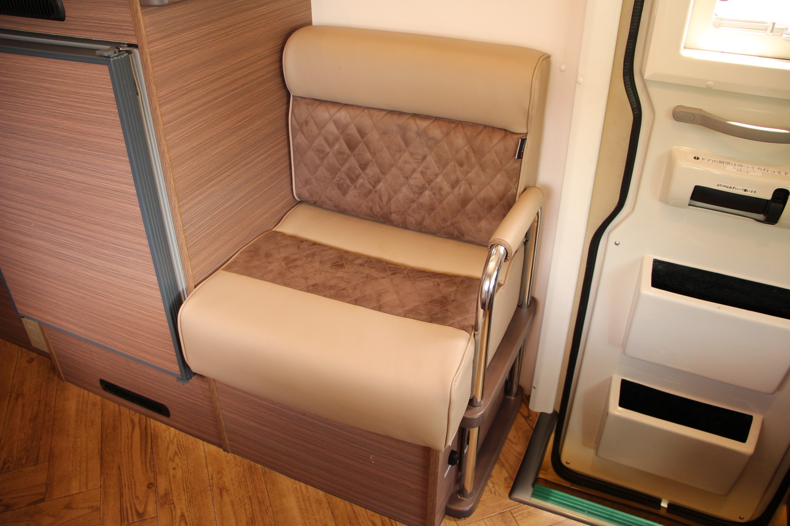 キャンピングカーキャブコン