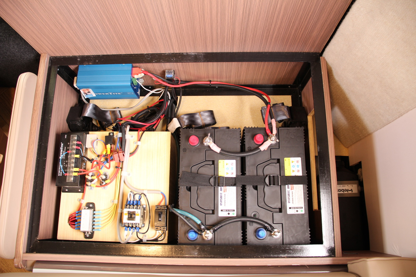 キャンピングカーキャブコン