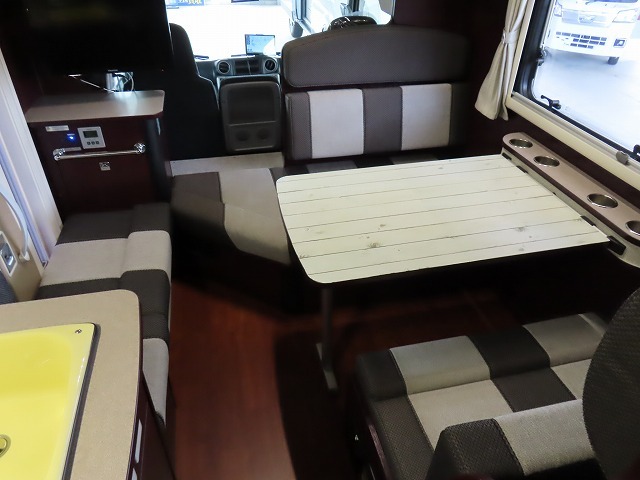 キャンピングカーキャブコン