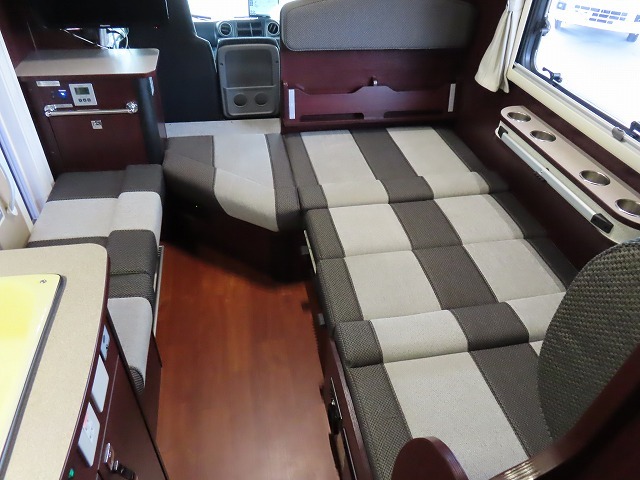 キャンピングカーキャブコン