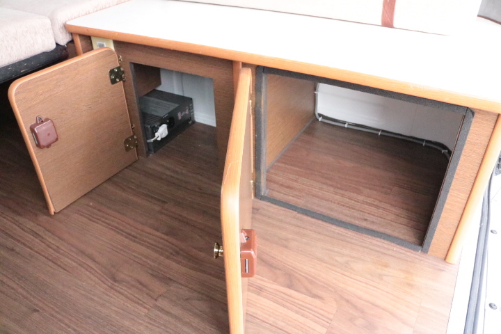 キャンピングカーバンコン