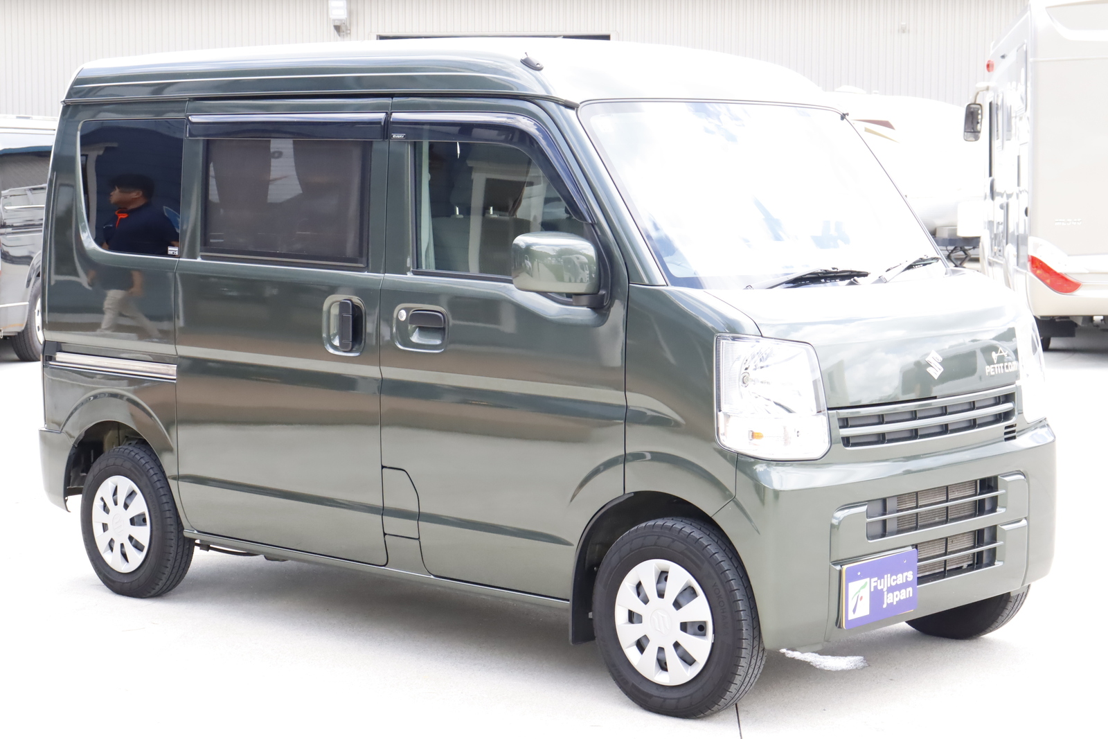 キャンピングカー軽キャンパー