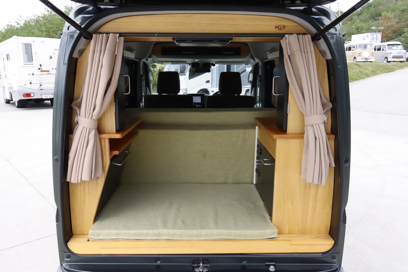 キャンピングカー軽キャンパー