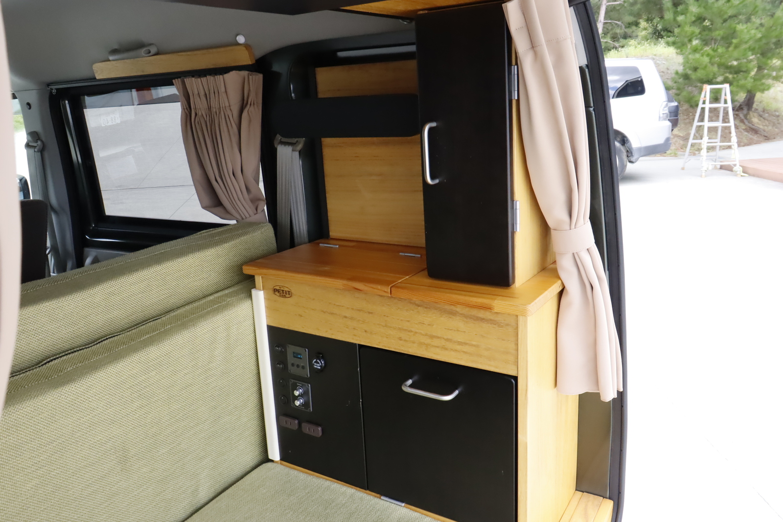 キャンピングカー軽キャンパー