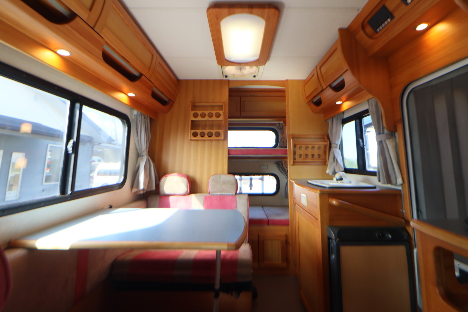 キャンピングカーキャブコン