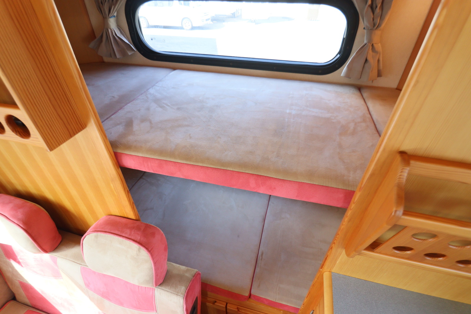 キャンピングカーキャブコン