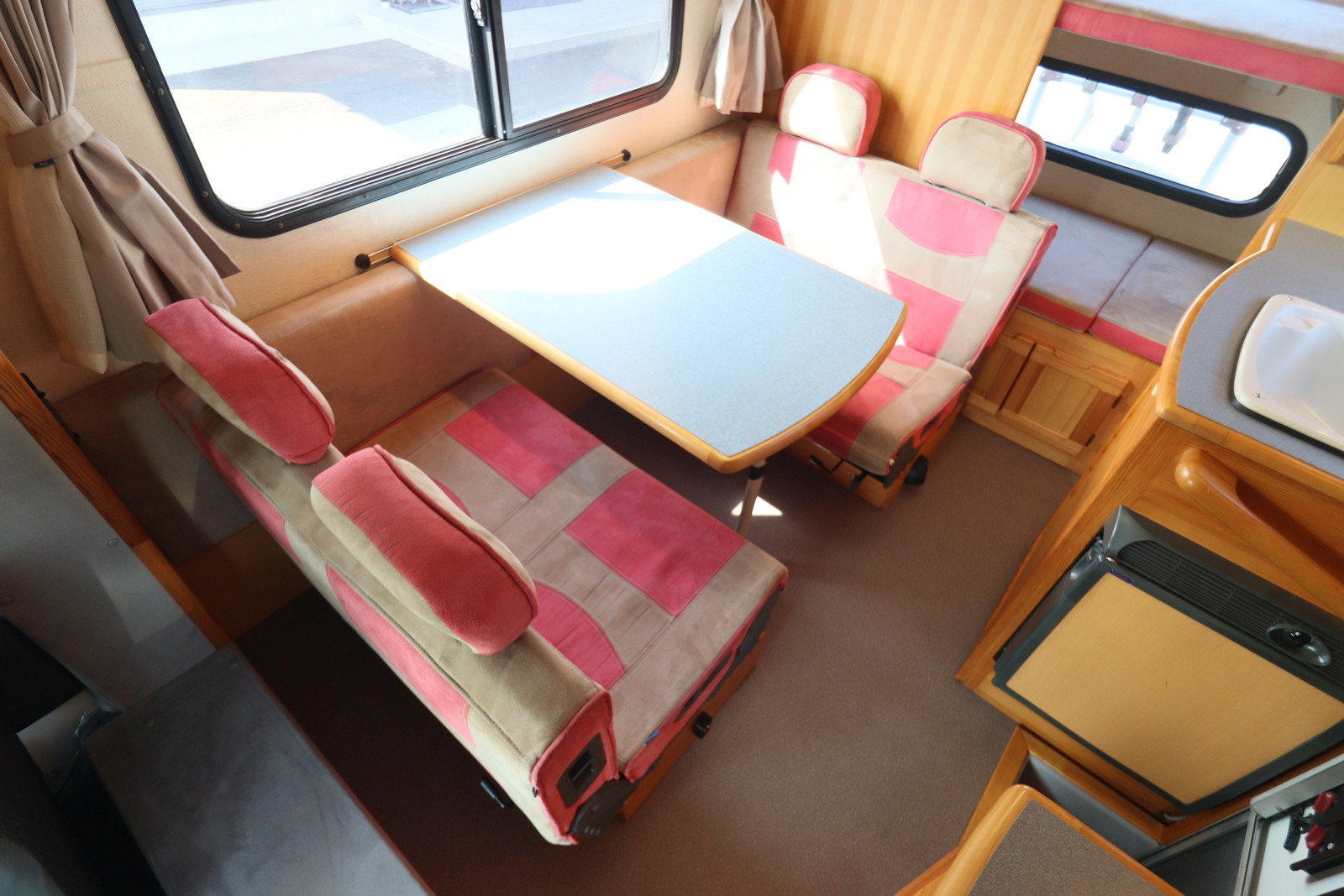 キャンピングカーキャブコン