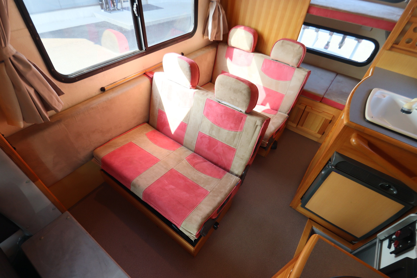 キャンピングカーキャブコン