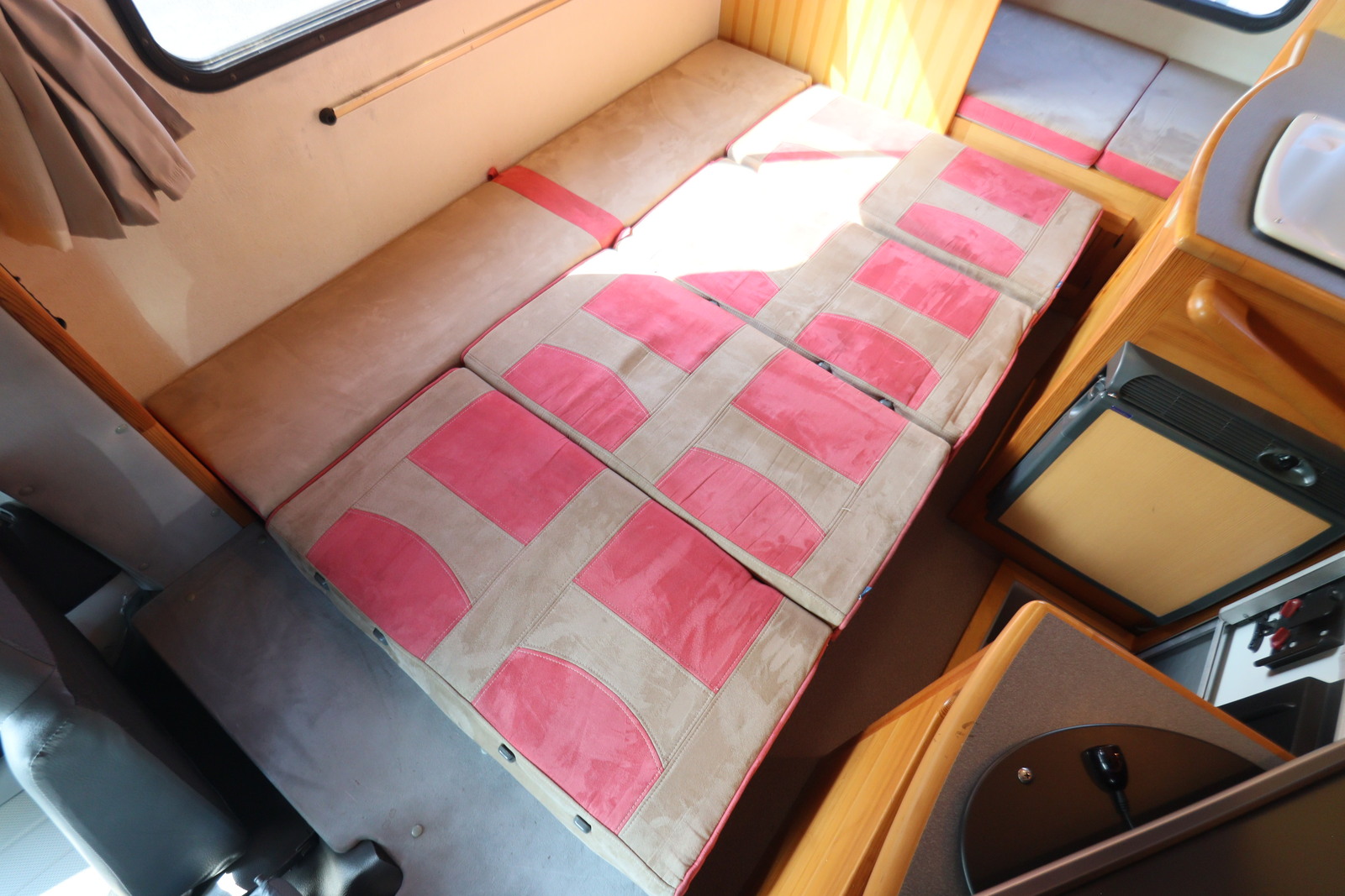 キャンピングカーキャブコン