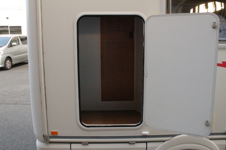 キャンピングカーキャブコン