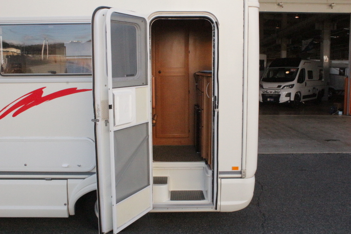 キャンピングカーキャブコン