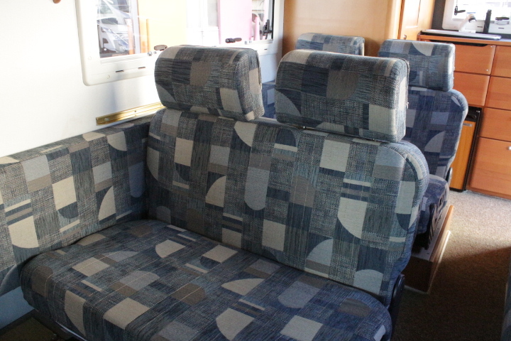 キャンピングカーキャブコン