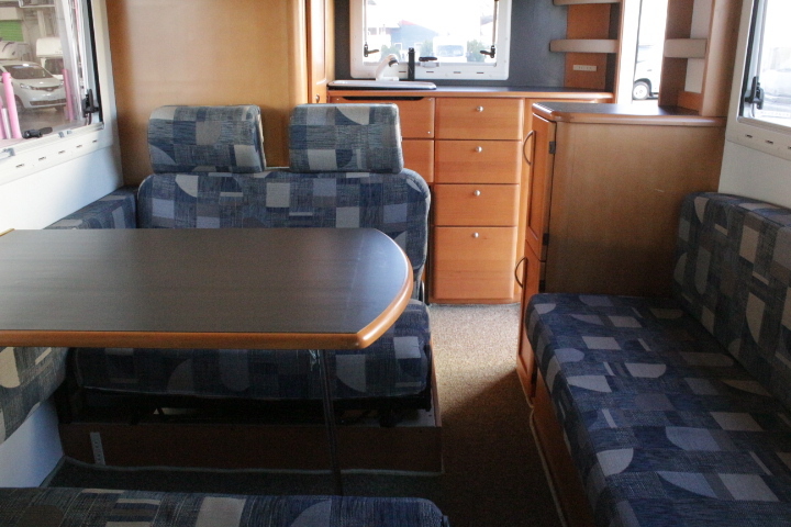 キャンピングカーキャブコン