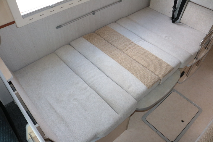 キャンピングカーキャブコン