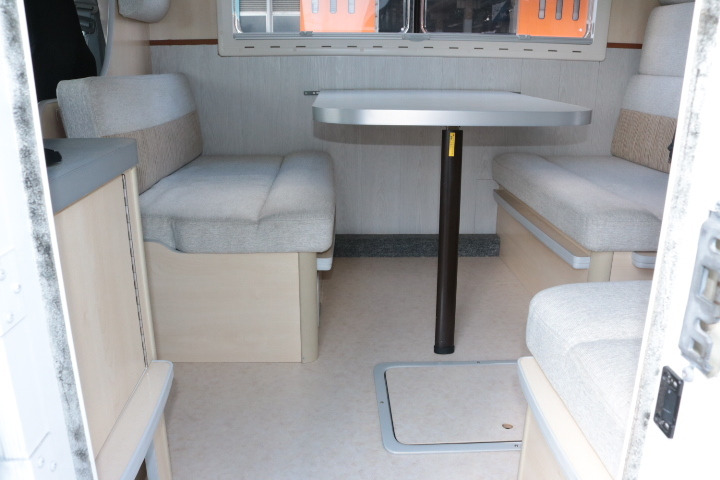 キャンピングカーキャブコン