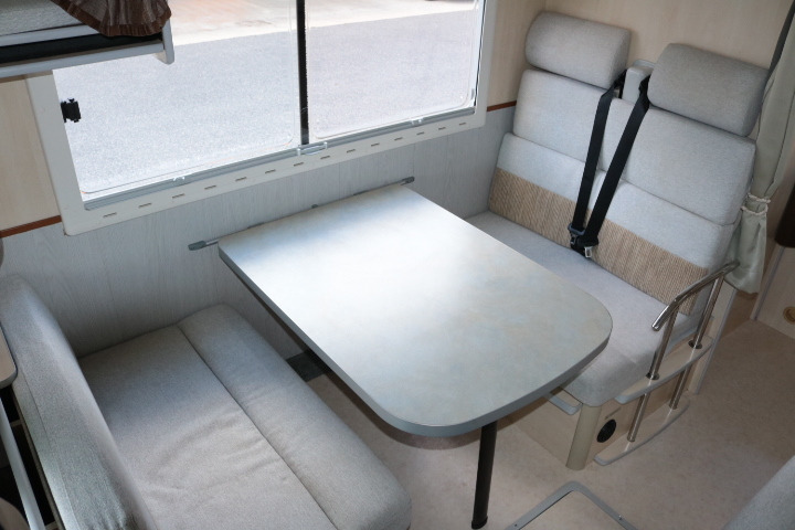 キャンピングカーキャブコン