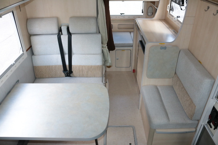 キャンピングカーキャブコン