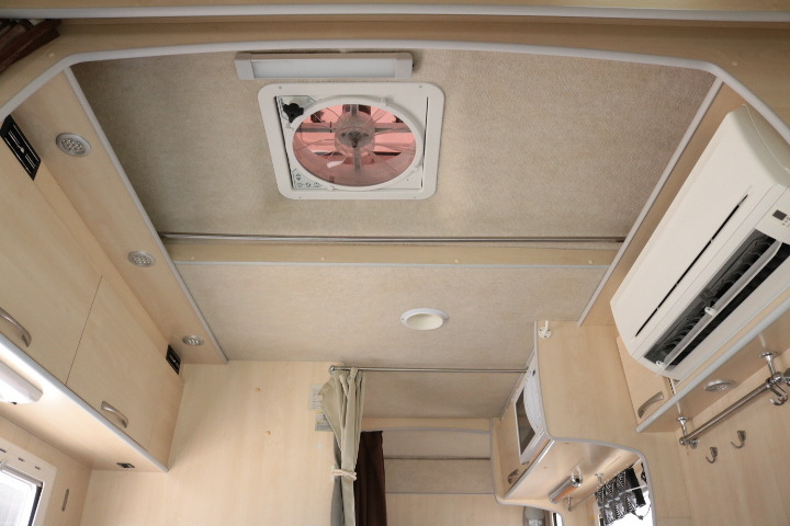 キャンピングカーキャブコン