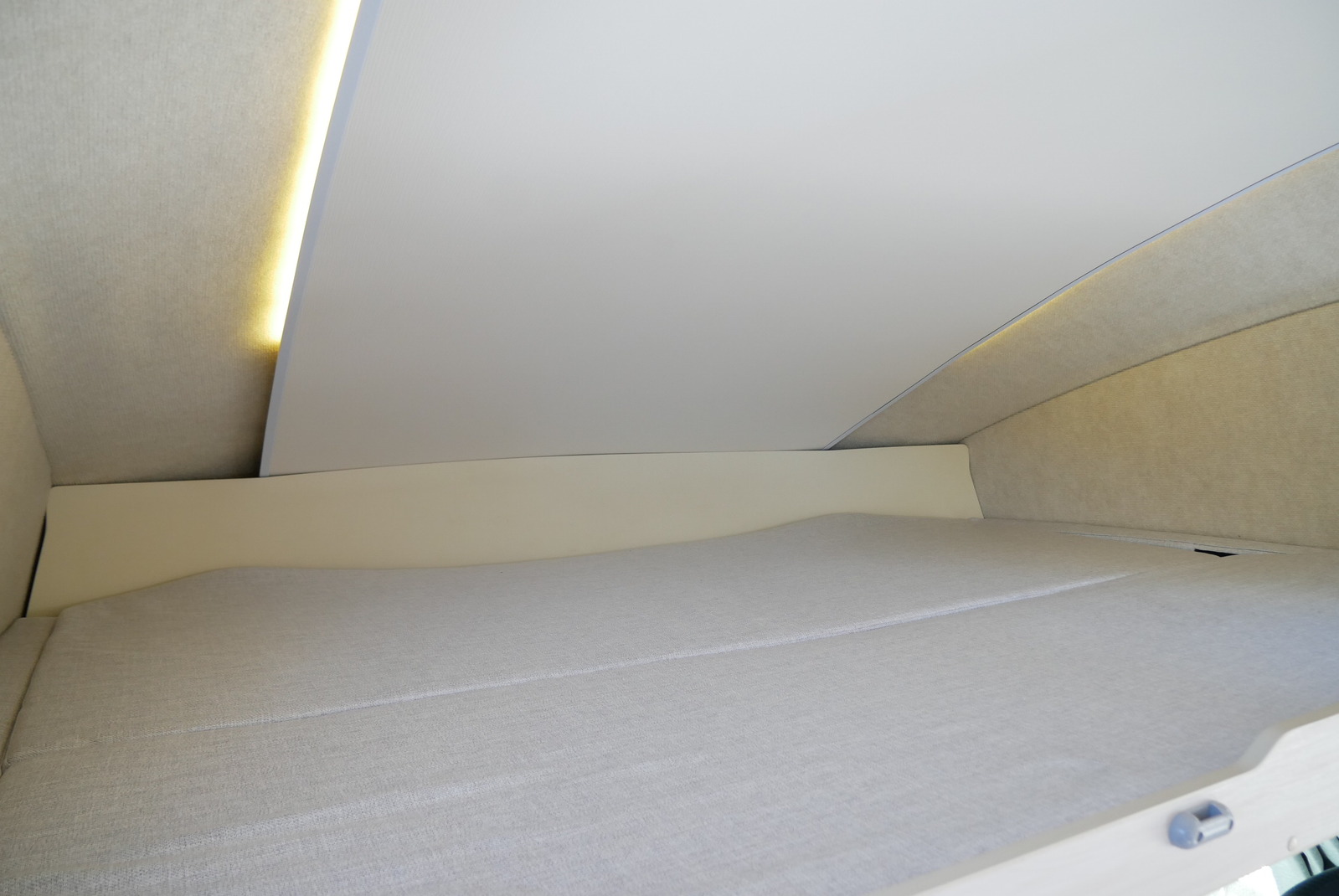 キャンピングカーキャブコン