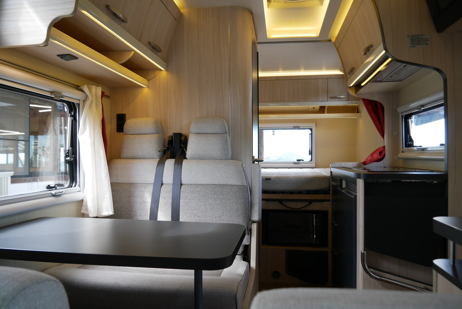 キャンピングカーキャブコン