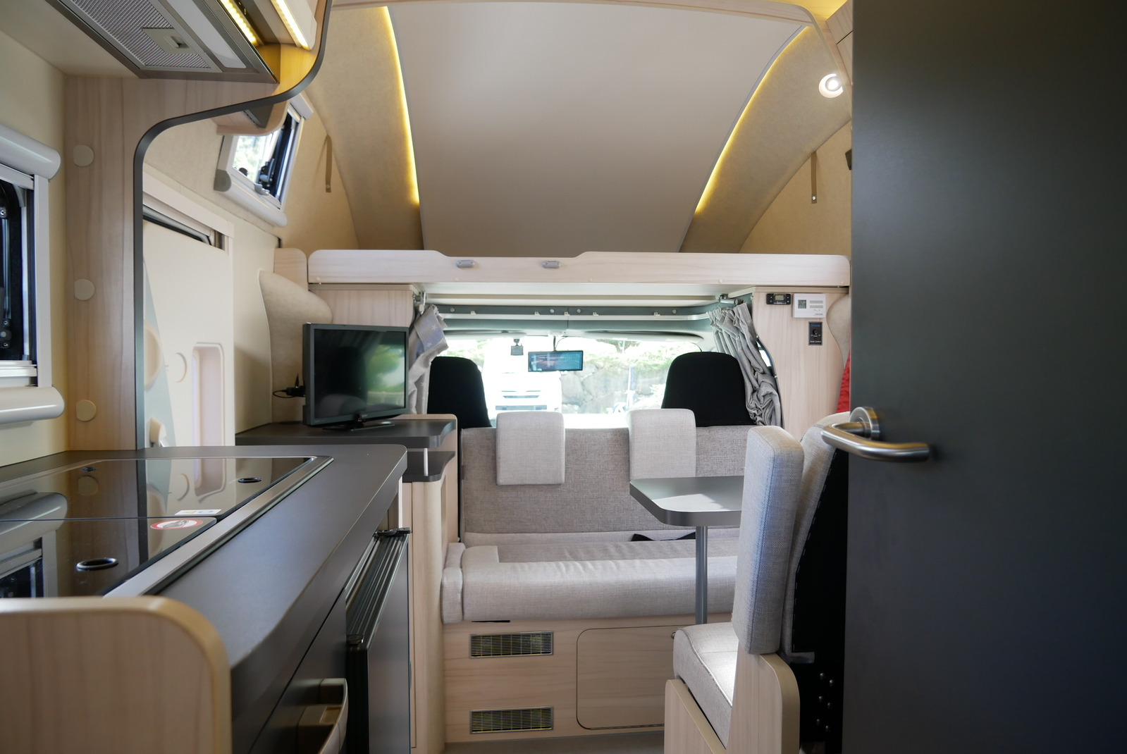 キャンピングカーキャブコン