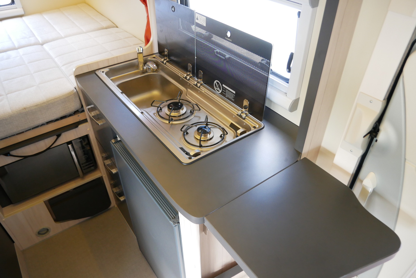 キャンピングカーキャブコン