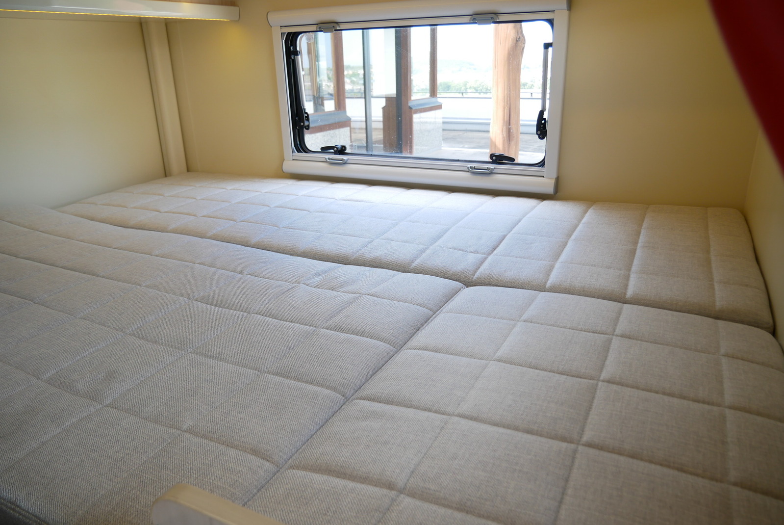 キャンピングカーキャブコン