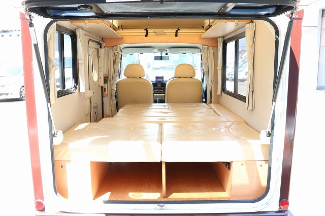 キャンピングカー軽キャンパー