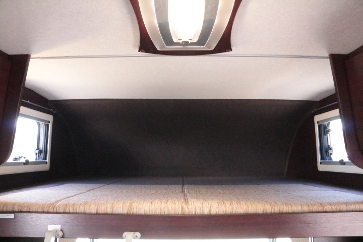 キャンピングカーキャブコン