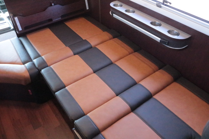 キャンピングカーキャブコン