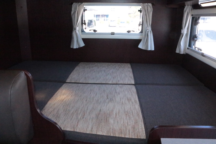 キャンピングカーキャブコン