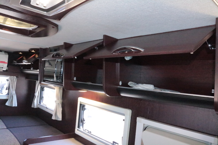 キャンピングカーキャブコン