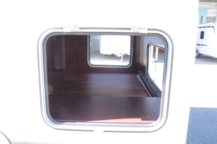 キャンピングカーキャブコン