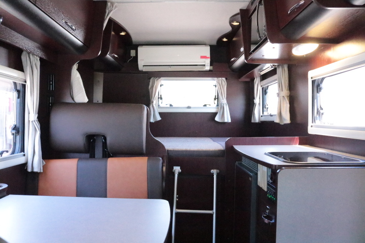 キャンピングカーキャブコン