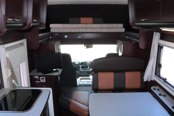 キャンピングカーキャブコン