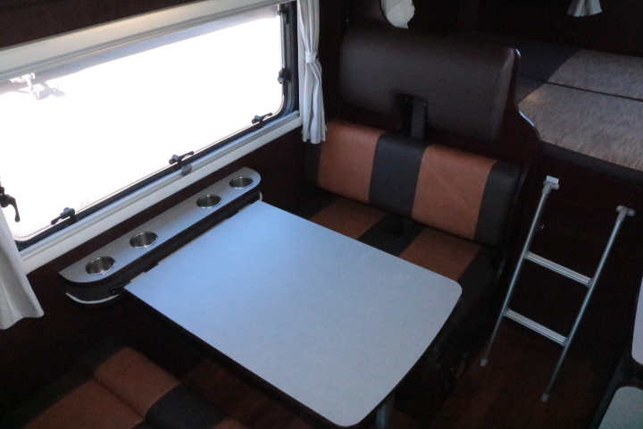 キャンピングカーキャブコン