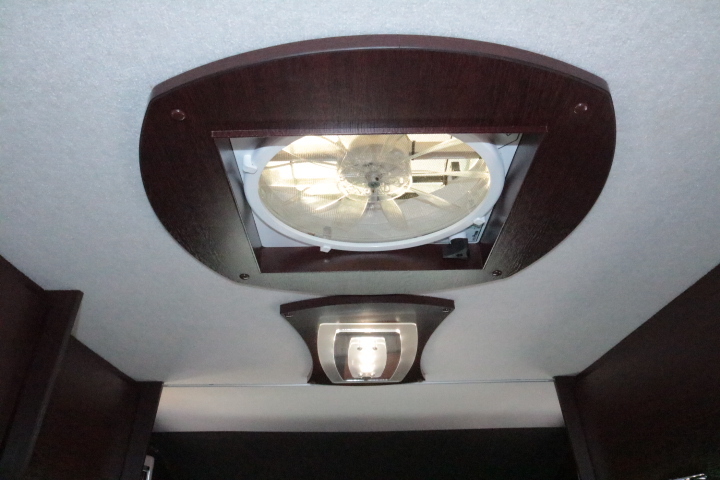 キャンピングカーキャブコン