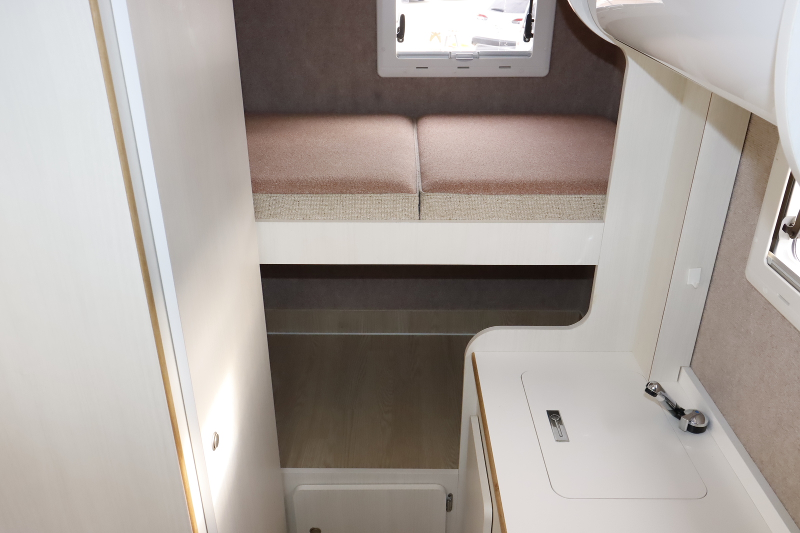 キャンピングカーキャブコン