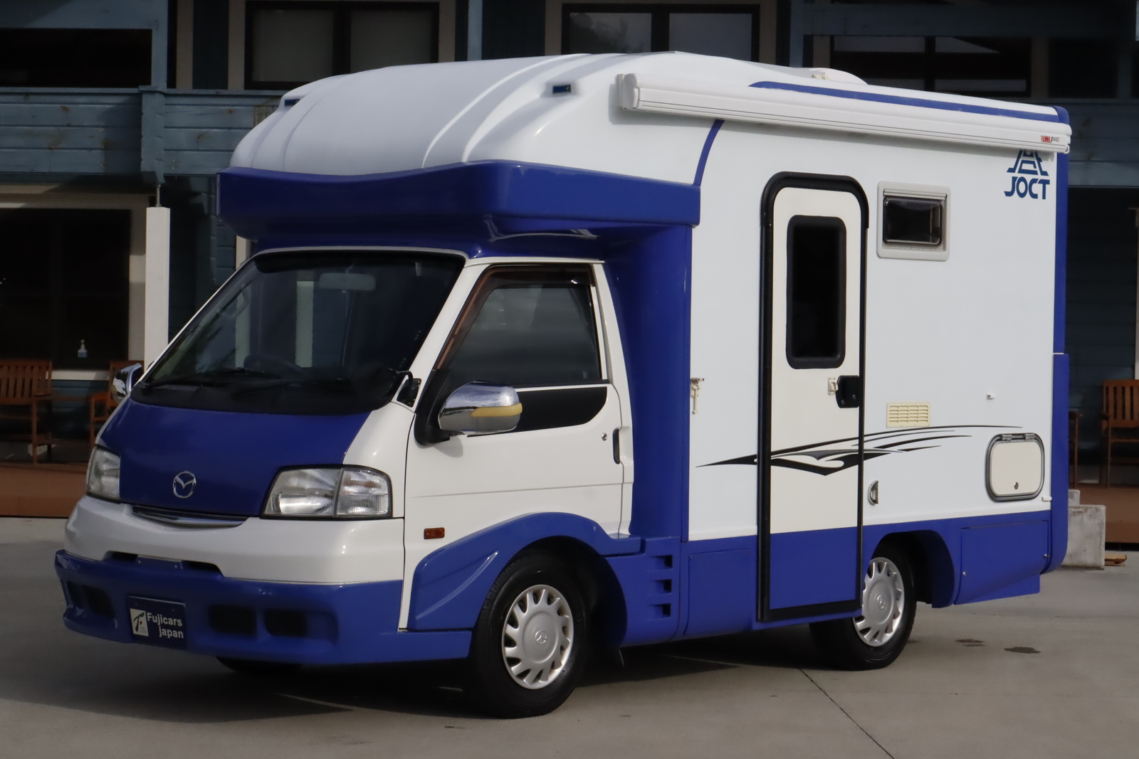 キャンピングカーキャブコン