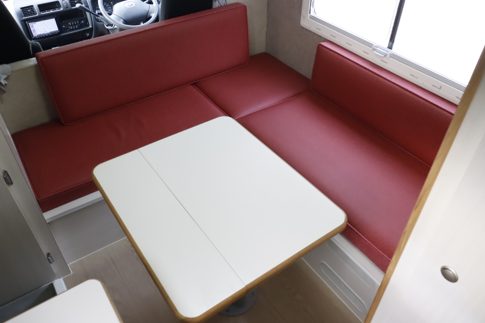 キャンピングカーキャブコン