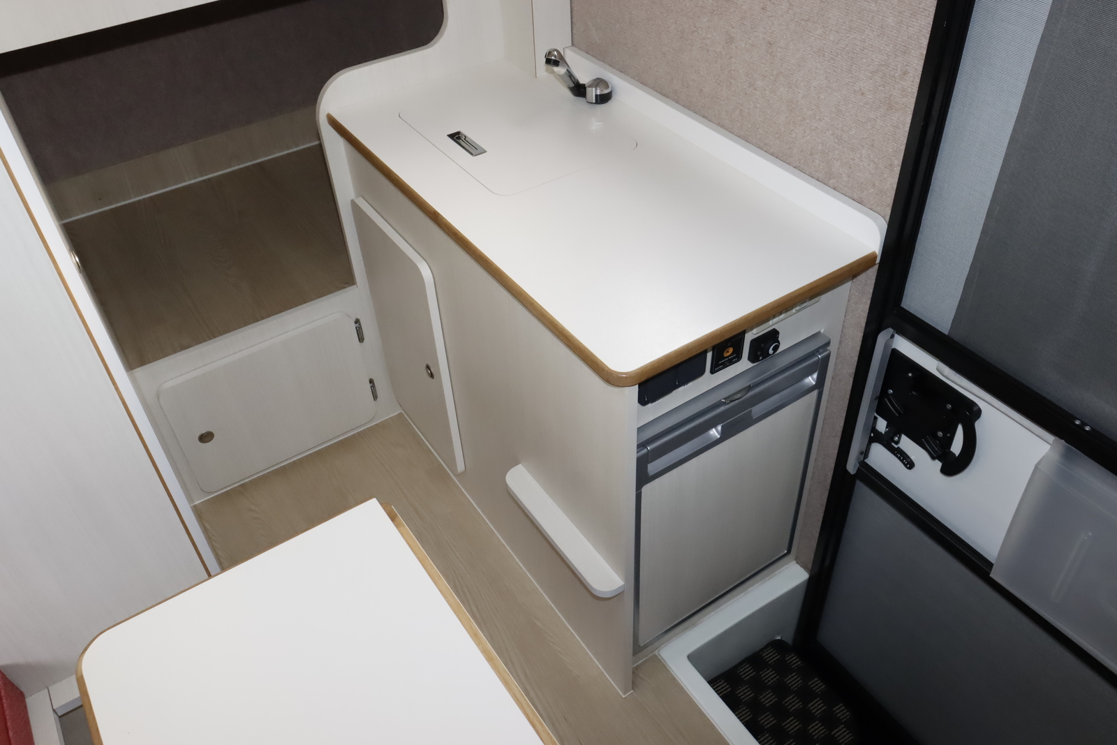 キャンピングカーキャブコン