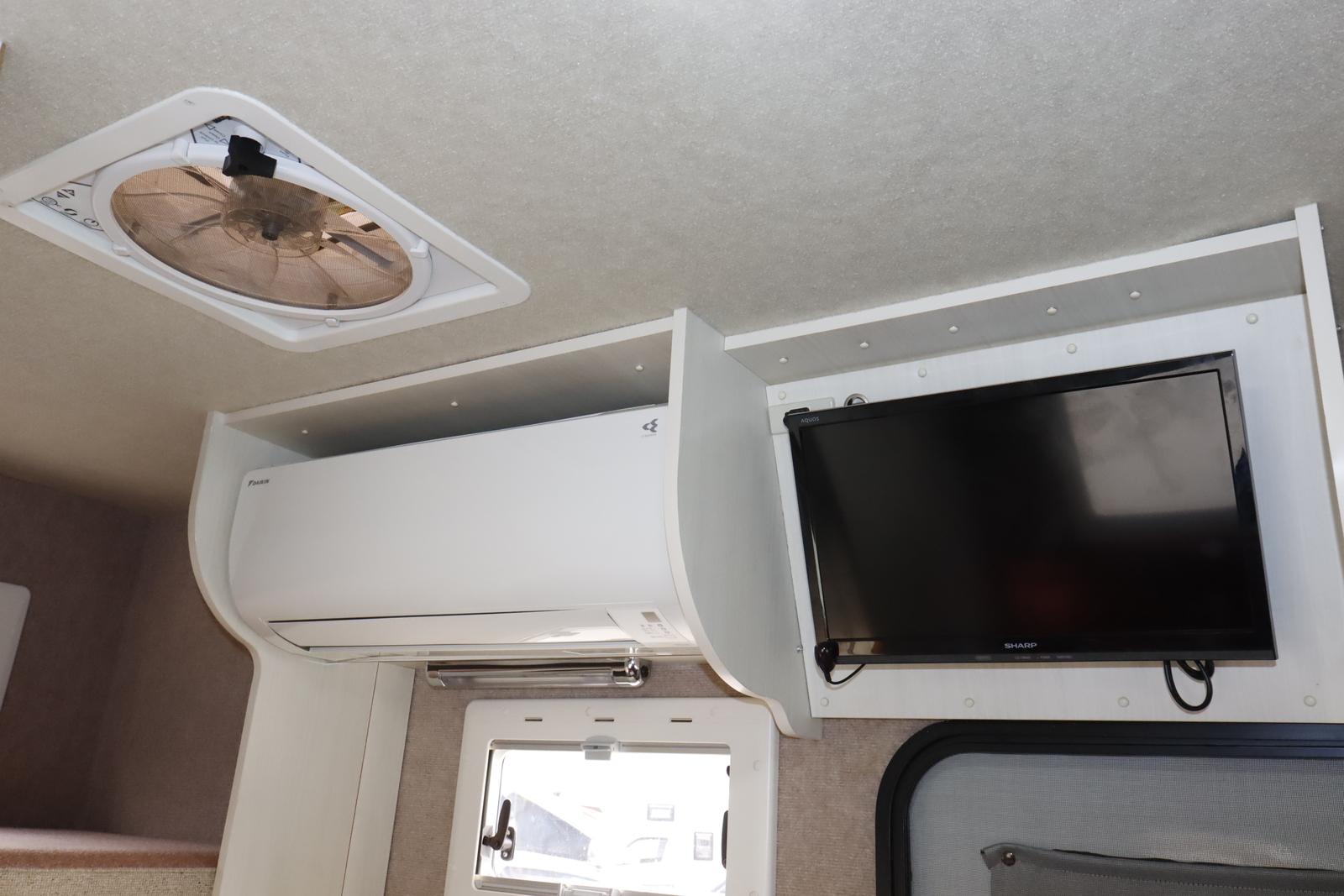 キャンピングカーキャブコン