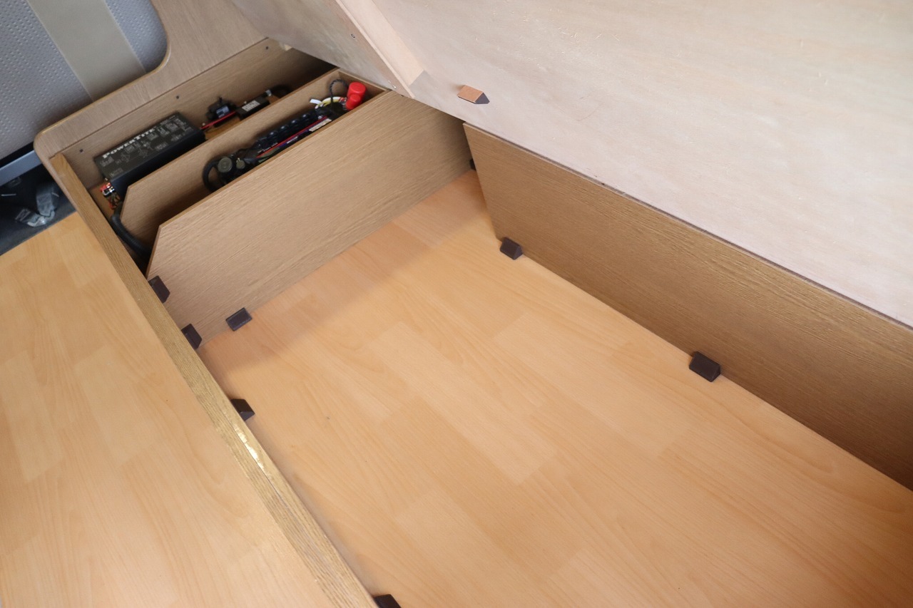 キャンピングカーバンコン