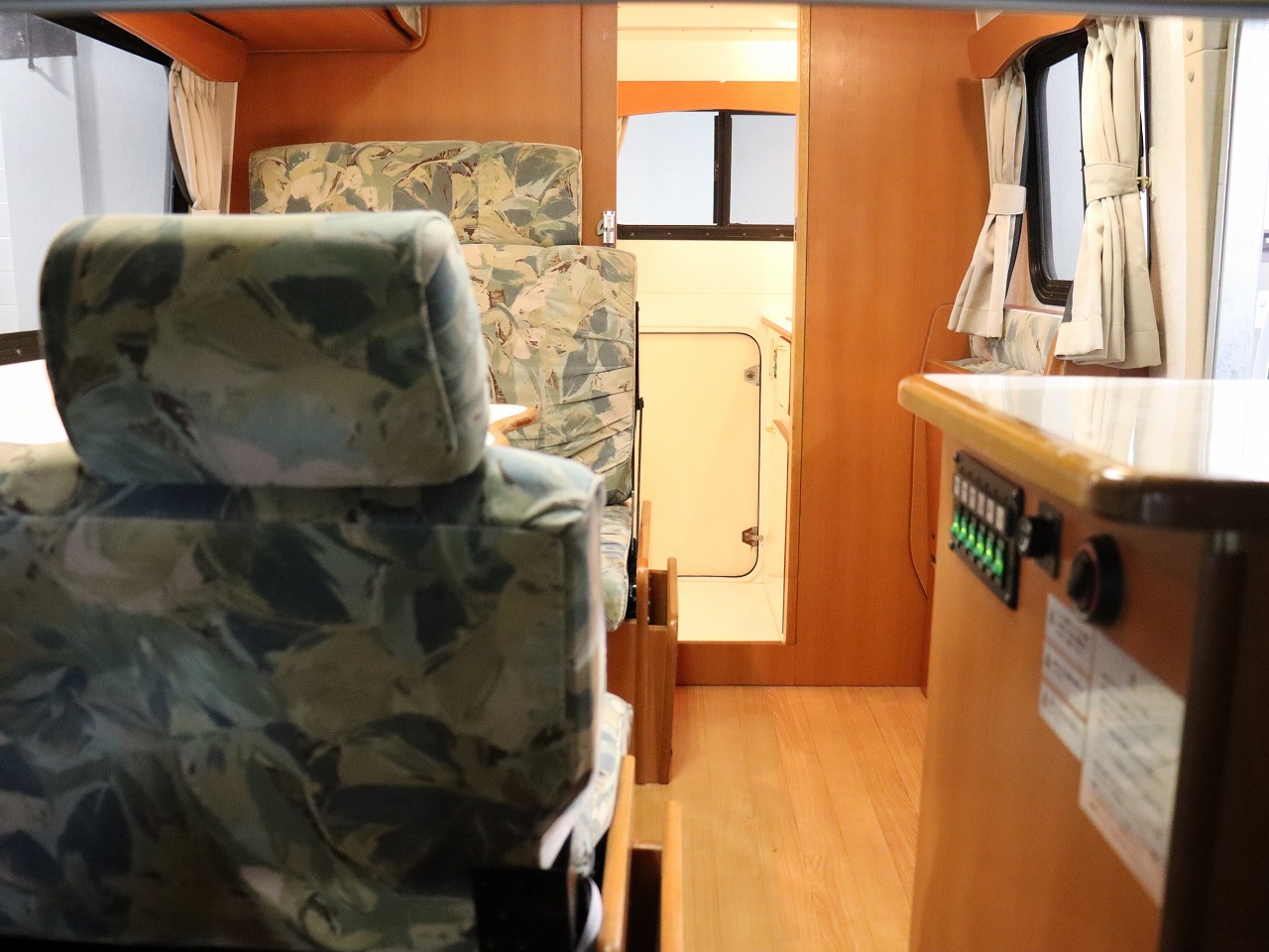 キャンピングカーキャブコン