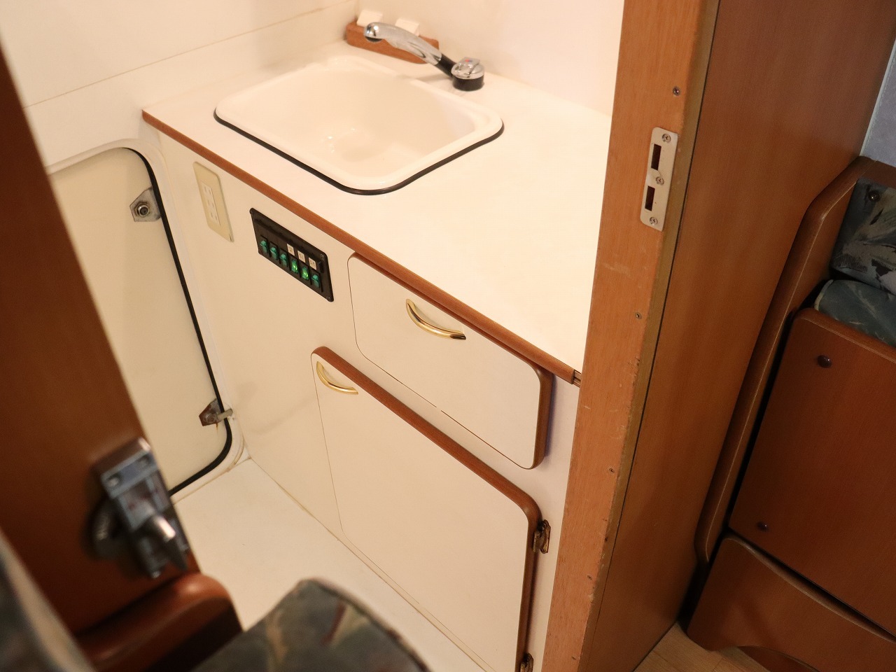 キャンピングカーキャブコン