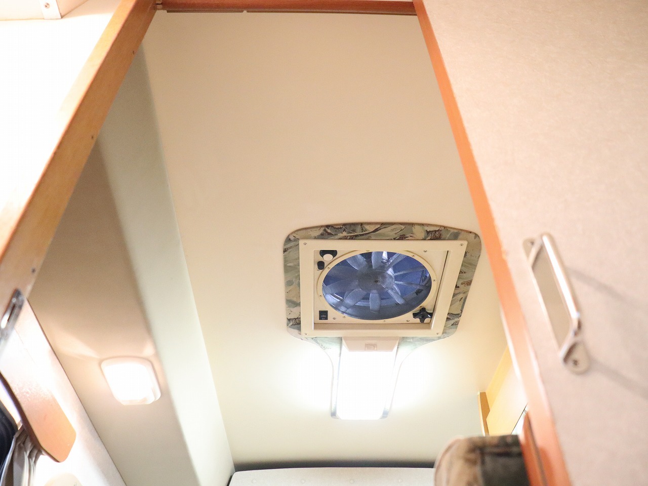 キャンピングカーキャブコン