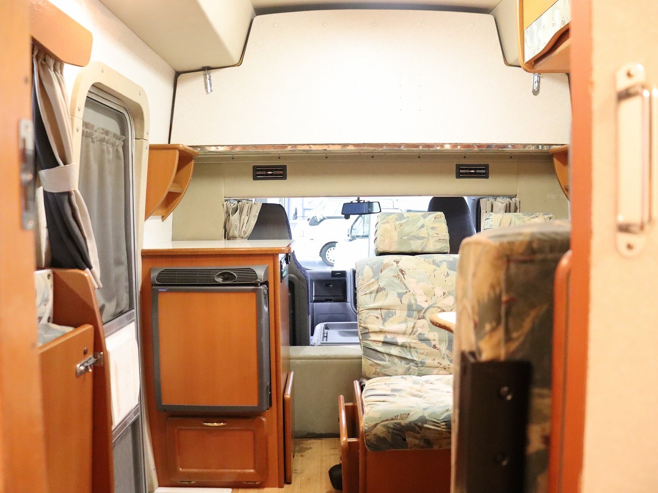 キャンピングカーキャブコン