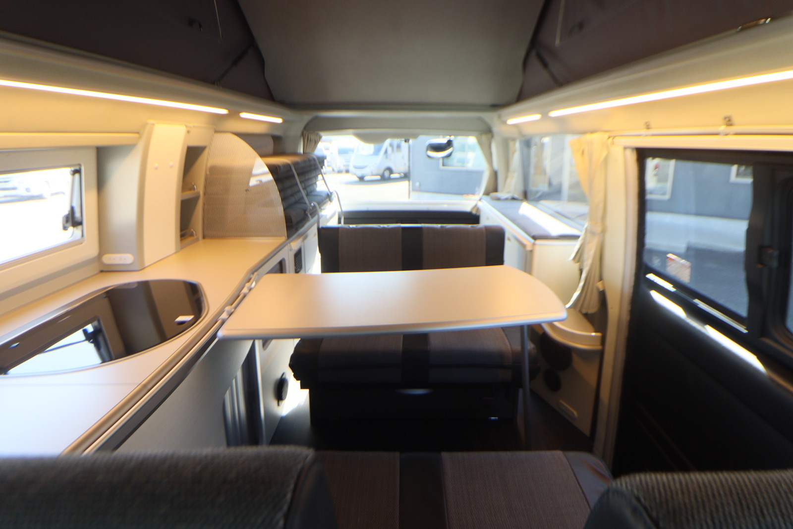 キャンピングカーバンコン